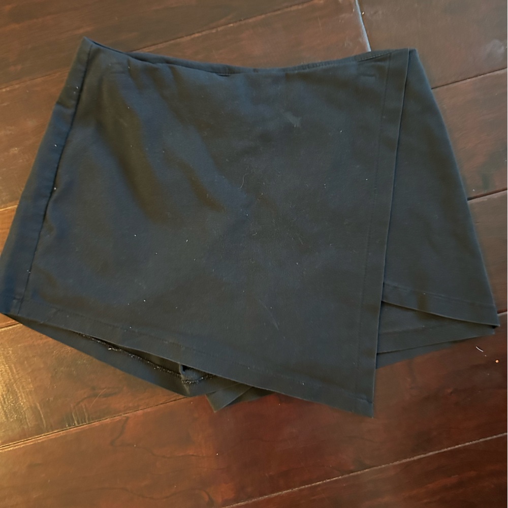 black skirt